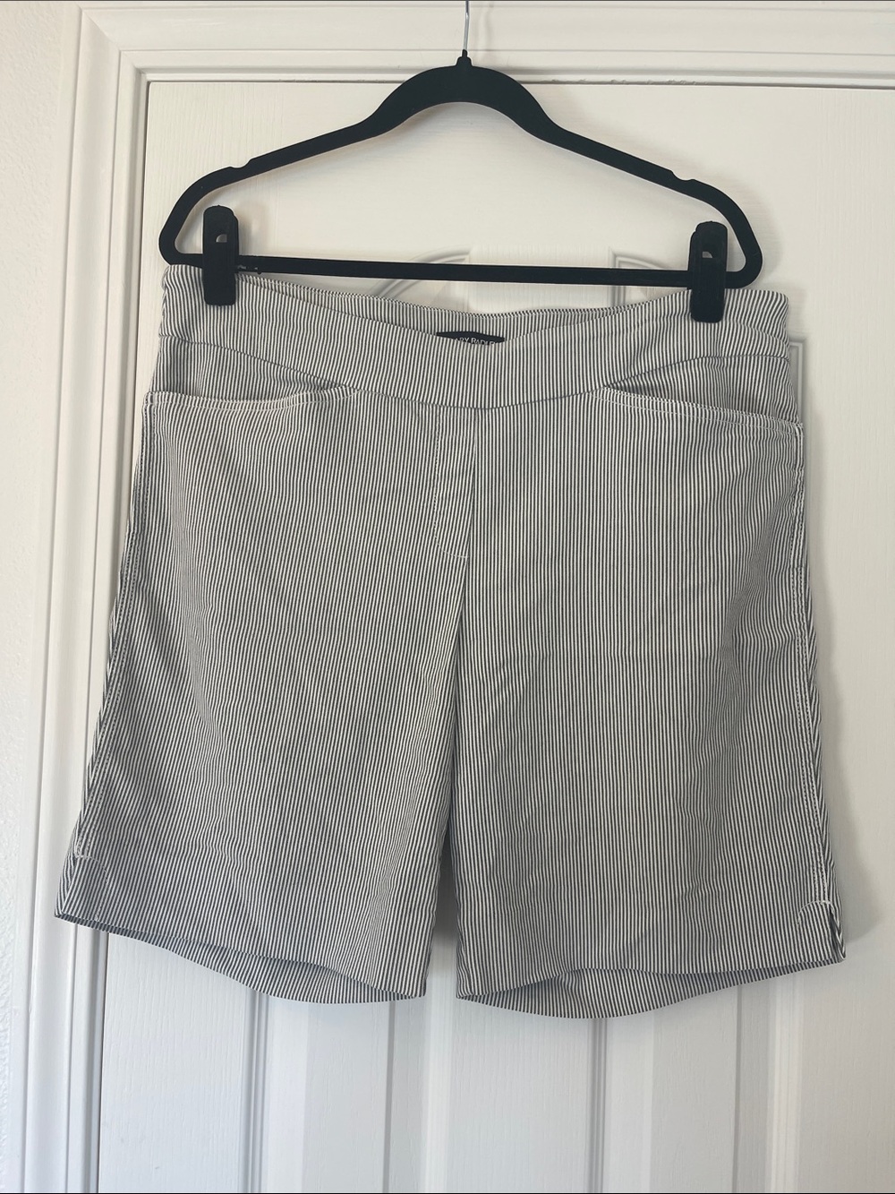Hilary Radley Woven Pinstripe Women’s Shorts - White/Gray